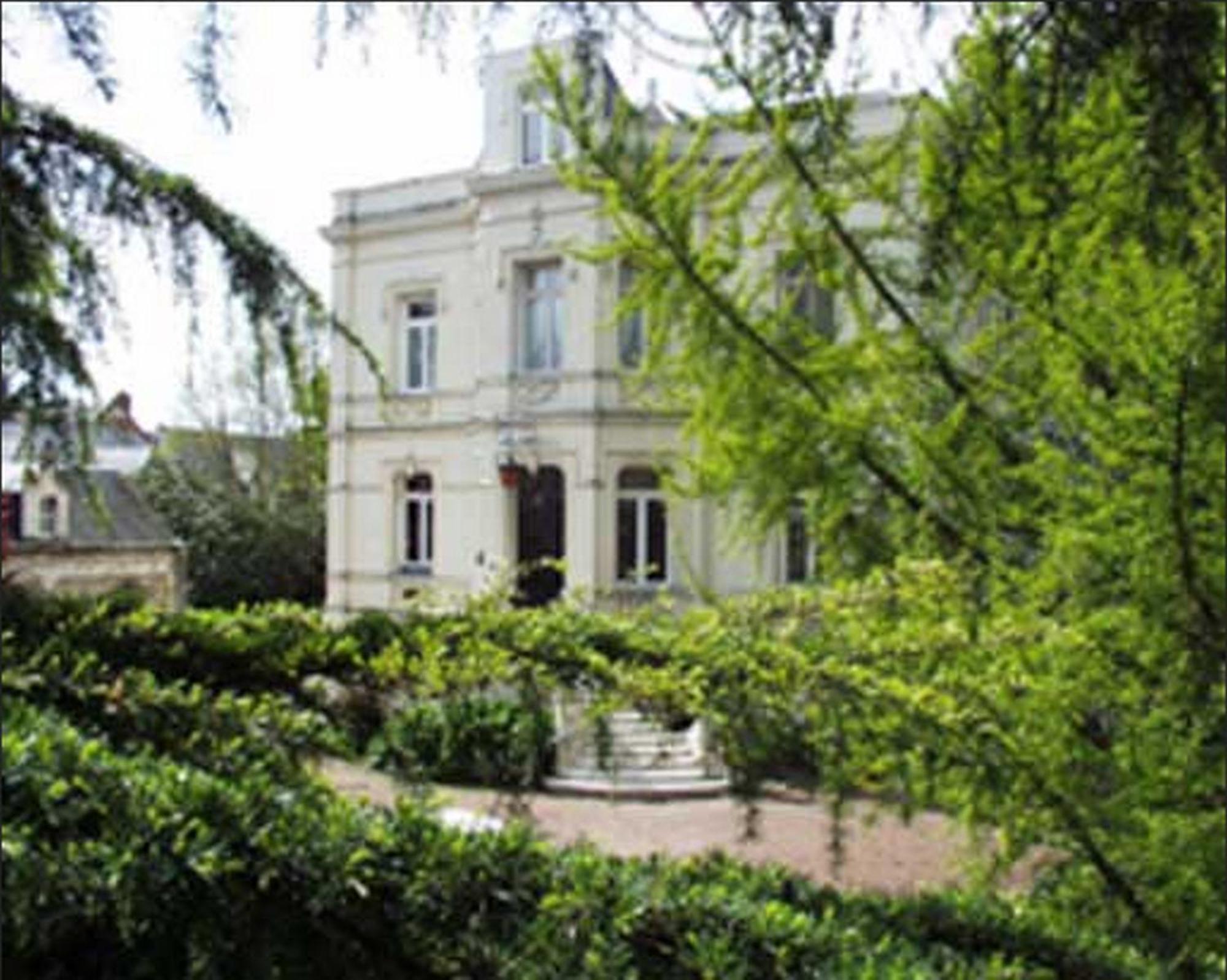 Domaine De L'Oie Rouge Bed & Breakfast Les Rosiers-sur-Loire Exterior photo